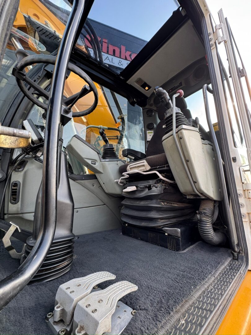 5AFCFADB D5E9 44DC 8400 B53BECD6E9C3